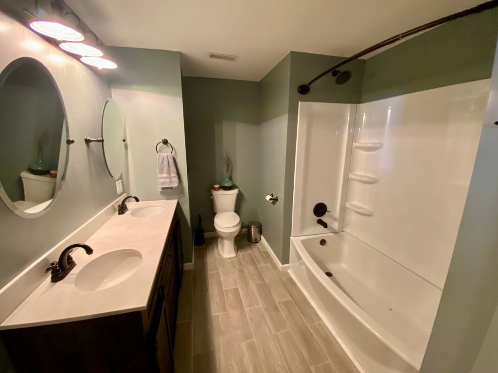 Image 21 of property listing at 514 Country Club Road, Centralia, IL 62801