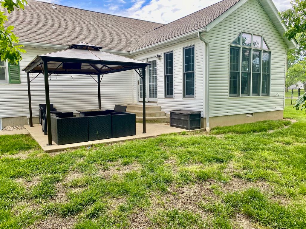Image 23 of property listing at 514 Country Club Road, Centralia, IL 62801