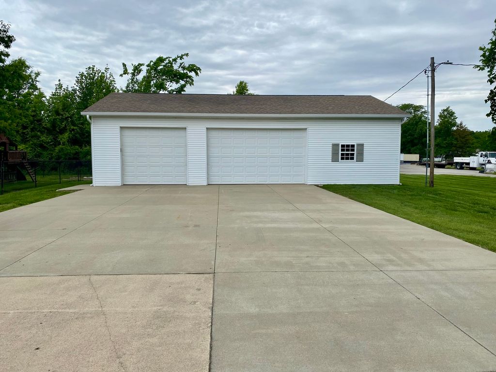 Image 4 of property listing at 514 Country Club Road, Centralia, IL 62801