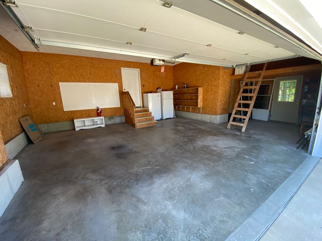 Image 5 of property listing at 514 Country Club Road, Centralia, IL 62801