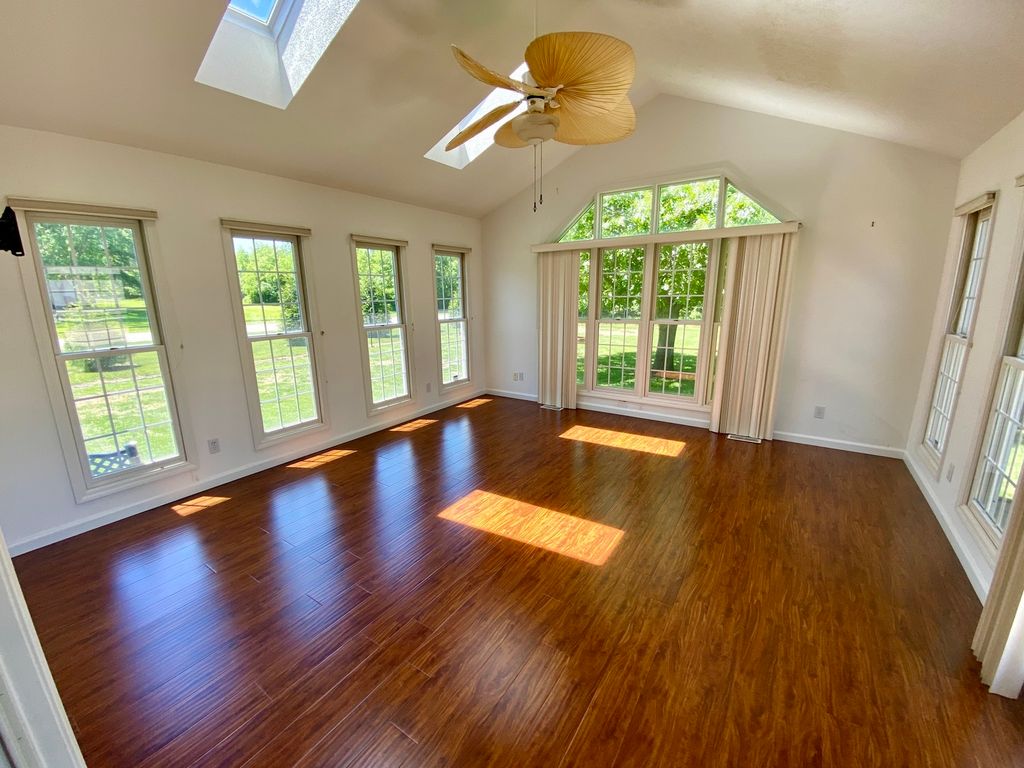 Image 7 of property listing at 514 Country Club Road, Centralia, IL 62801