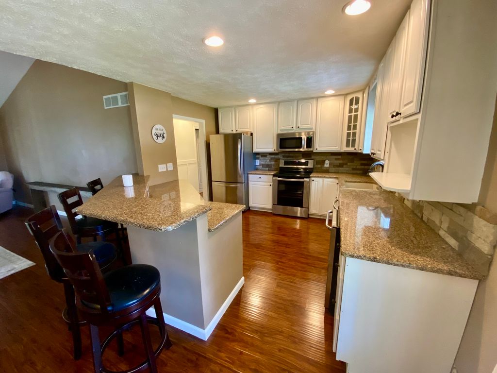 Image 9 of property listing at 514 Country Club Road, Centralia, IL 62801