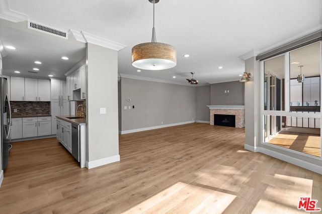 4477 Wilshire Boulevard 204, Los Angeles, CA 90010