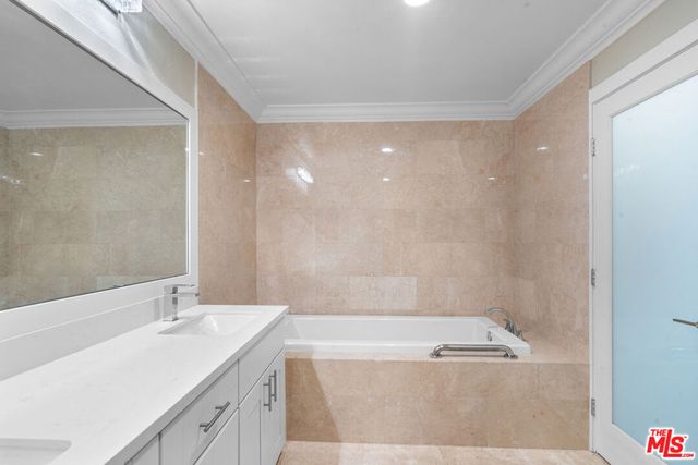 4477 Wilshire Boulevard 204, Los Angeles, CA 90010