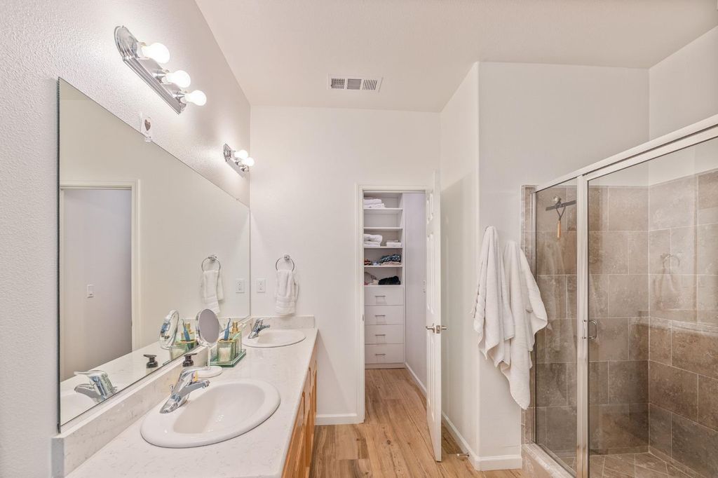 Image 13 of property listing at 36273 Finegold Creek Dr, North Fork, CA 93643