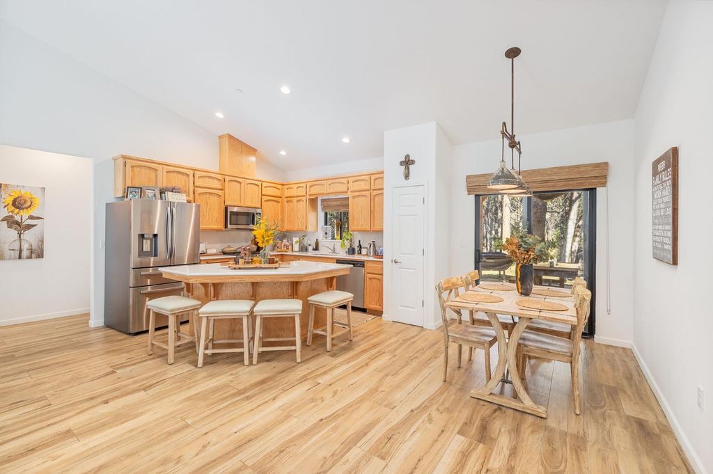 Image 14 of property listing at 36273 Finegold Creek Dr, North Fork, CA 93643