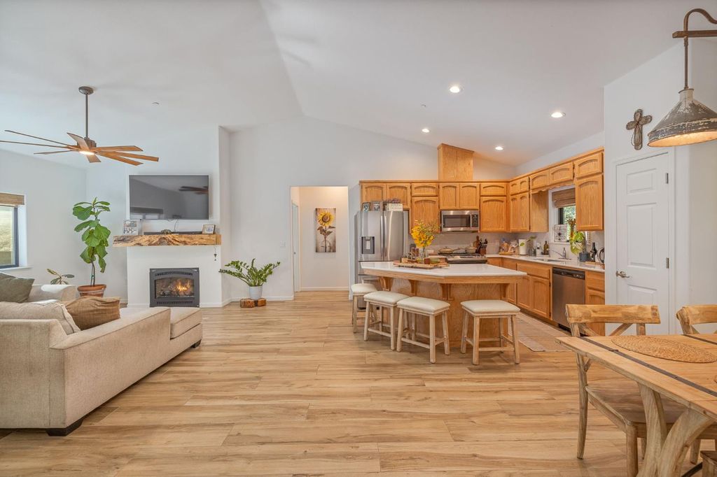 Image 15 of property listing at 36273 Finegold Creek Dr, North Fork, CA 93643