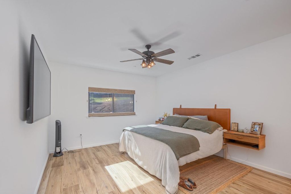 Image 23 of property listing at 36273 Finegold Creek Dr, North Fork, CA 93643