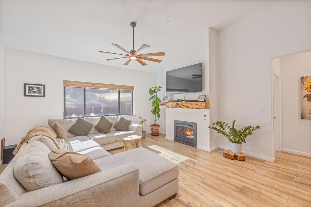 Image 3 of property listing at 36273 Finegold Creek Dr, North Fork, CA 93643