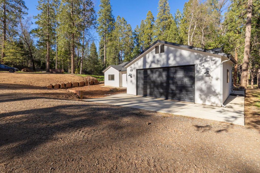 Image 30 of property listing at 36273 Finegold Creek Dr, North Fork, CA 93643