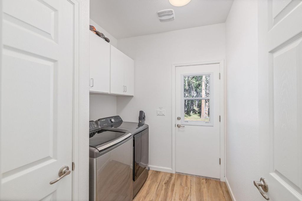 Image 35 of property listing at 36273 Finegold Creek Dr, North Fork, CA 93643