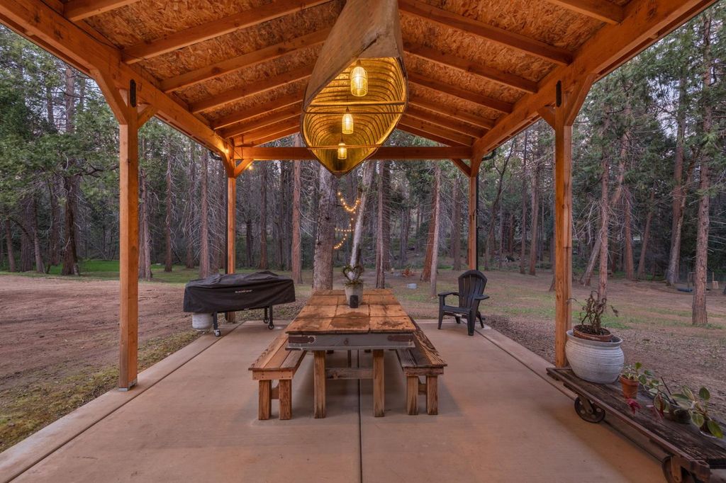 Image 37 of property listing at 36273 Finegold Creek Dr, North Fork, CA 93643