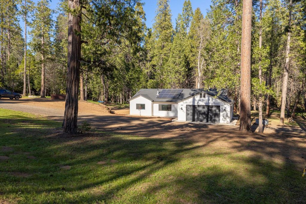Image 54 of property listing at 36273 Finegold Creek Dr, North Fork, CA 93643