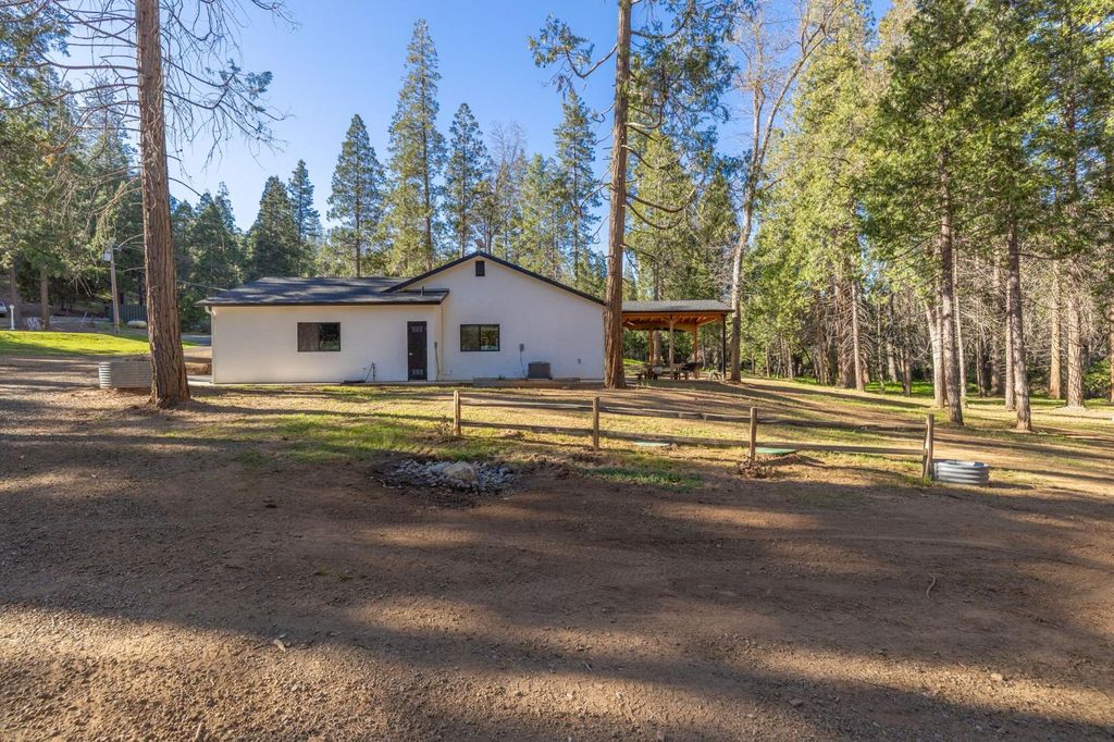 Image 57 of property listing at 36273 Finegold Creek Dr, North Fork, CA 93643