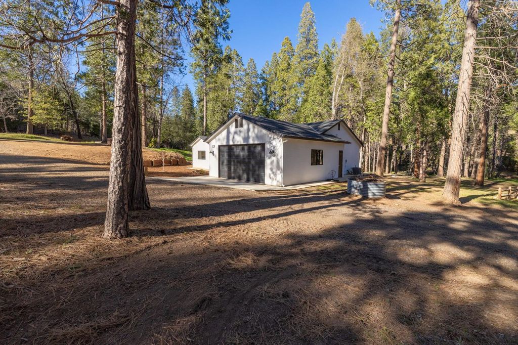 Image 58 of property listing at 36273 Finegold Creek Dr, North Fork, CA 93643