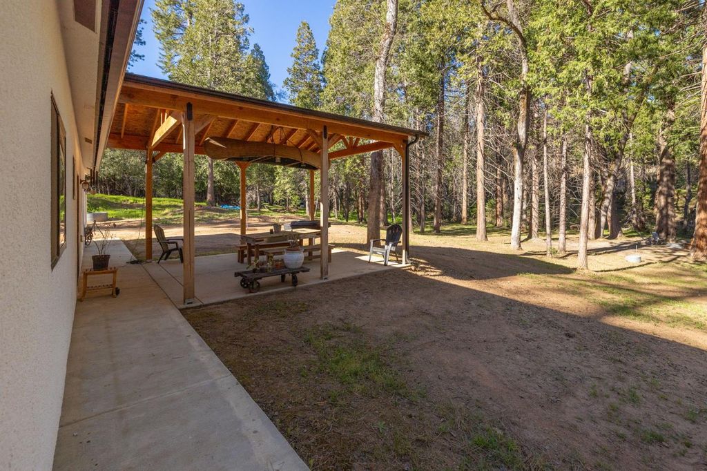 Image 59 of property listing at 36273 Finegold Creek Dr, North Fork, CA 93643