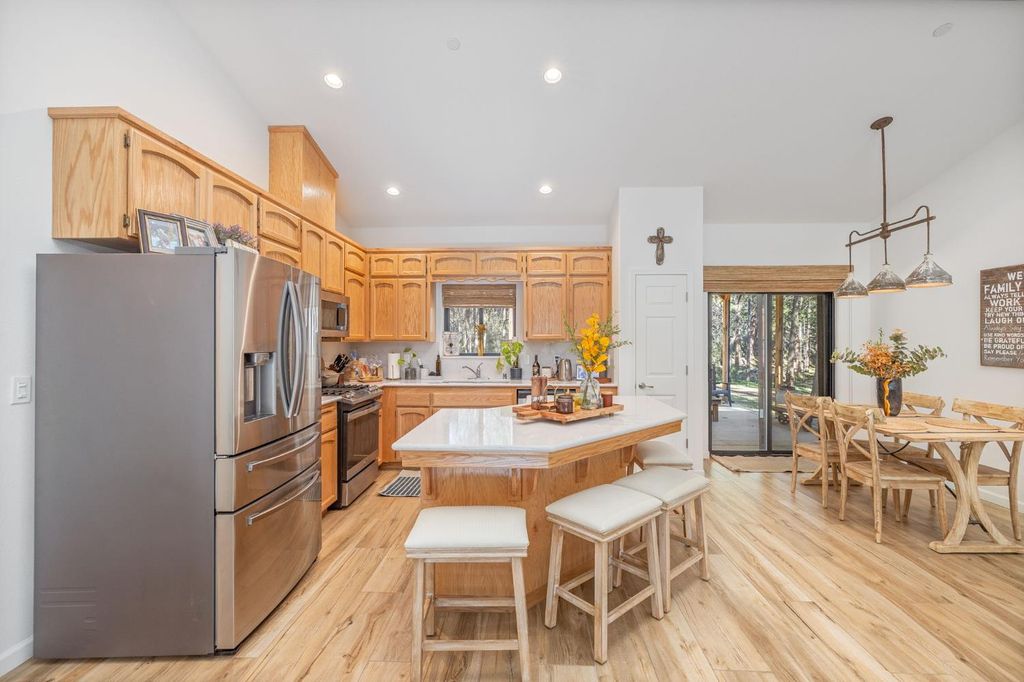 Image 6 of property listing at 36273 Finegold Creek Dr, North Fork, CA 93643