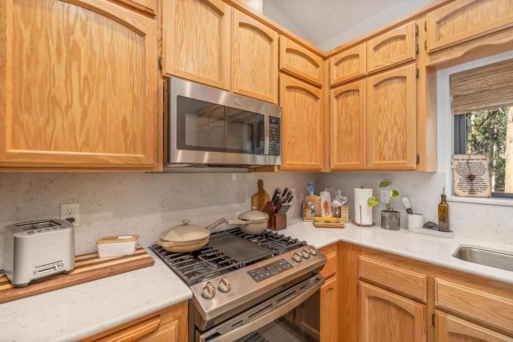 Image 8 of property listing at 36273 Finegold Creek Dr, North Fork, CA 93643