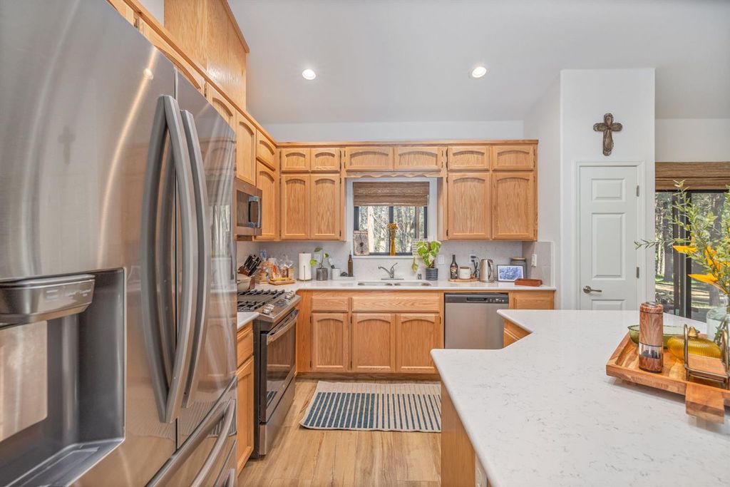 Image 9 of property listing at 36273 Finegold Creek Dr, North Fork, CA 93643