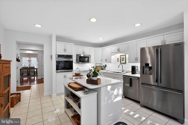 2 CONIFER CT, Princeton, NJ 08540