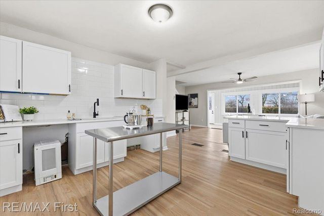 20675 Van Antwerp Street, Harper Woods, MI 48225