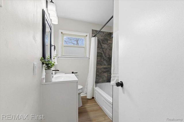 20675 Van Antwerp Street, Harper Woods, MI 48225