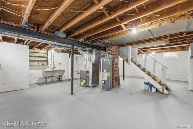 20675 Van Antwerp Street, Harper Woods, MI 48225