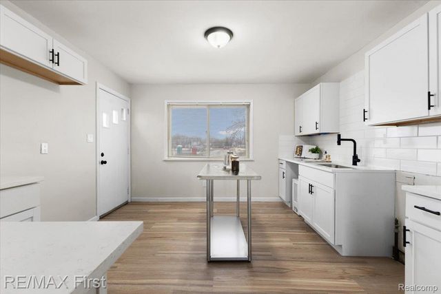 20675 Van Antwerp Street, Harper Woods, MI 48225