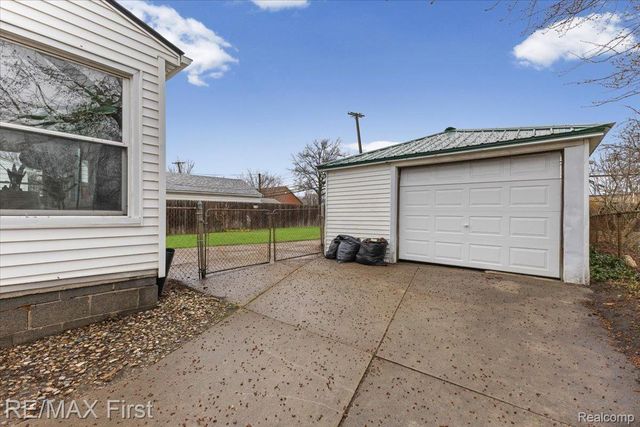 20675 Van Antwerp Street, Harper Woods, MI 48225