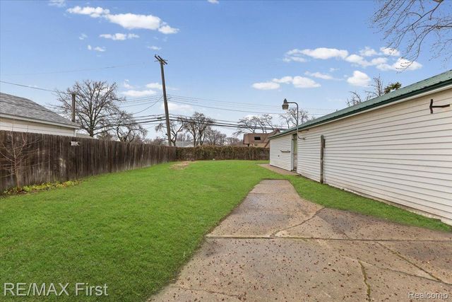 20675 Van Antwerp Street, Harper Woods, MI 48225