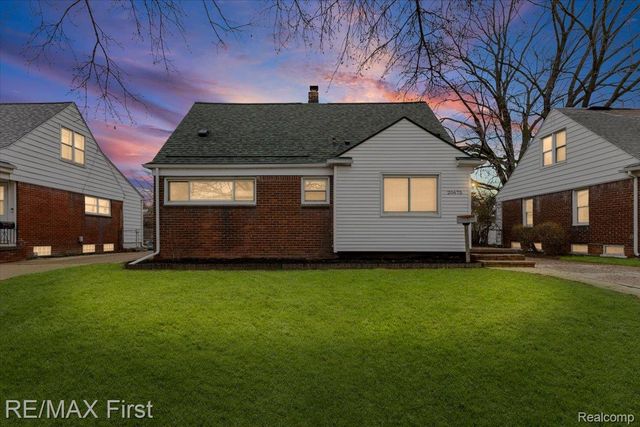 20675 Van Antwerp Street, Harper Woods, MI 48225