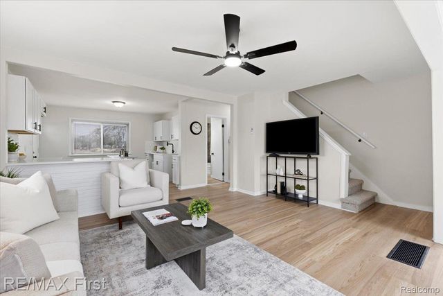 20675 Van Antwerp Street, Harper Woods, MI 48225