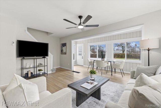 20675 Van Antwerp Street, Harper Woods, MI 48225