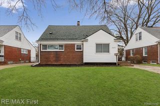 20675 Van Antwerp Street, Harper Woods, MI 48225
