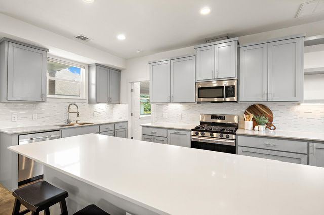 7301 Providence Ave A, Austin, TX 78752