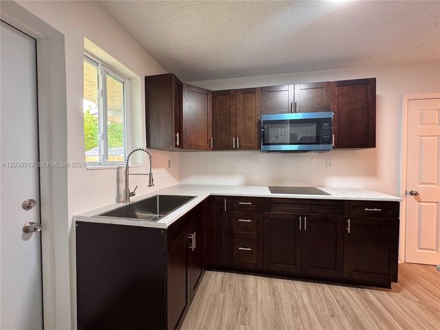 3632 SW 87th Avenue FRONT, Miami, FL 33165