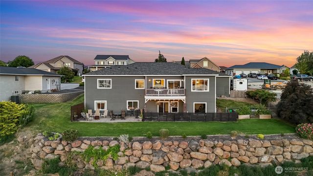 446 SE Viewmont Drive, Moses Lake, WA 98837