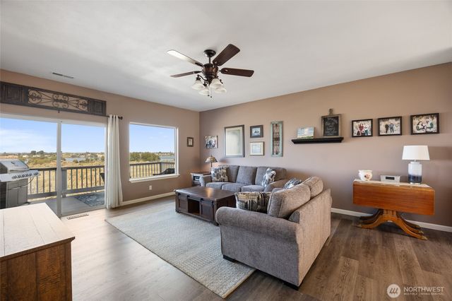 446 SE Viewmont Drive, Moses Lake, WA 98837