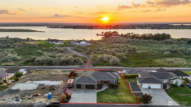 446 SE Viewmont Drive, Moses Lake, WA 98837