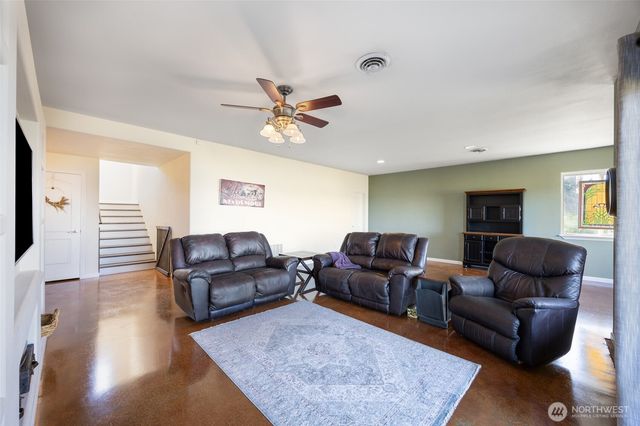 446 SE Viewmont Drive, Moses Lake, WA 98837