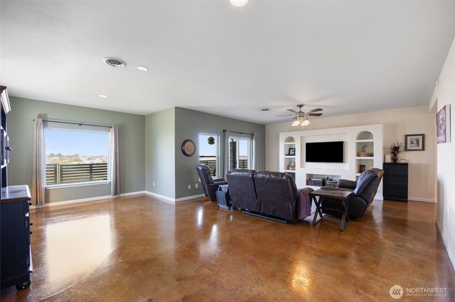 446 SE Viewmont Drive, Moses Lake, WA 98837