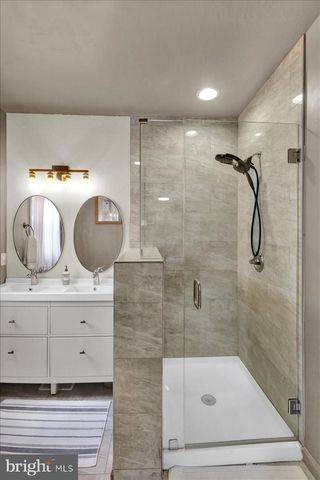 18 E MAPLE ST, Cleona, PA 17042