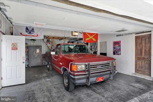 18 E MAPLE ST, Cleona, PA 17042
