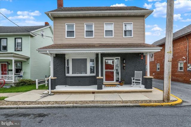 18 E MAPLE ST, Cleona, PA 17042