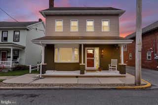18 E MAPLE ST, Cleona, PA 17042