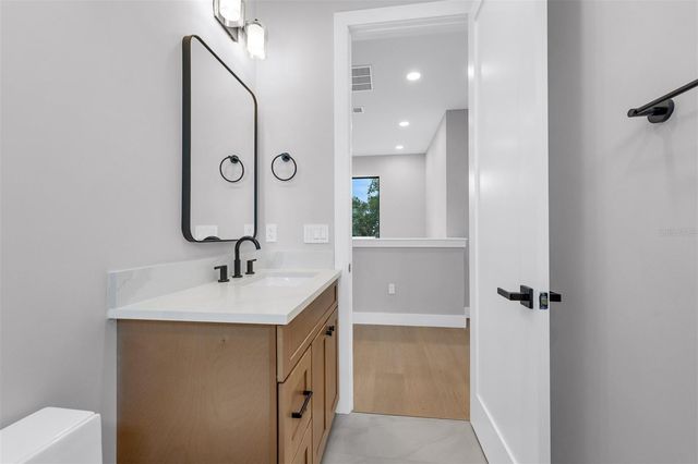 33 S GRAHAM AVENUE, Orlando, FL 32803