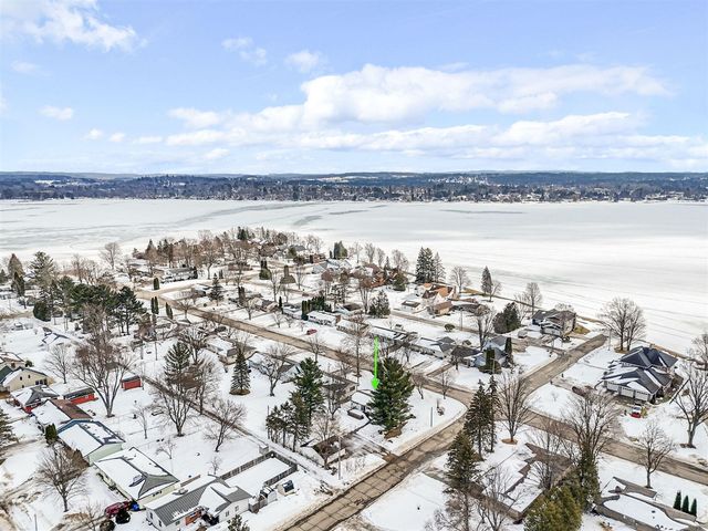 718 Sunset Lane, Cadillac, MI 49601