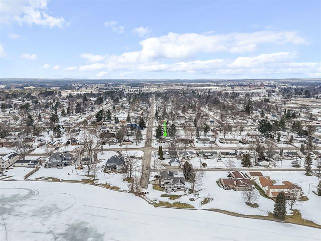 718 Sunset Lane, Cadillac, MI 49601