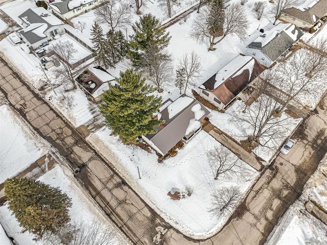 718 Sunset Lane, Cadillac, MI 49601