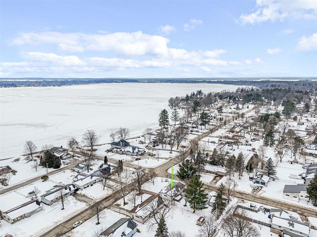 718 Sunset Lane, Cadillac, MI 49601